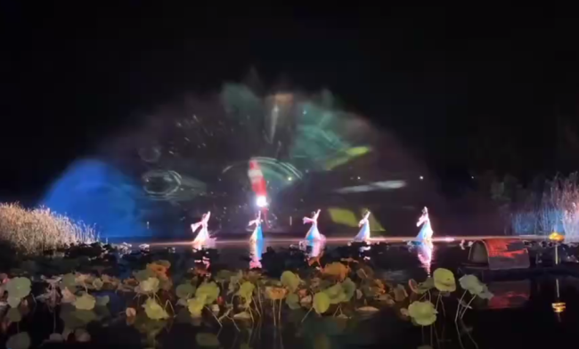 霧幕投影-水霧投影-蘇州好奇數(shù)字科技.png