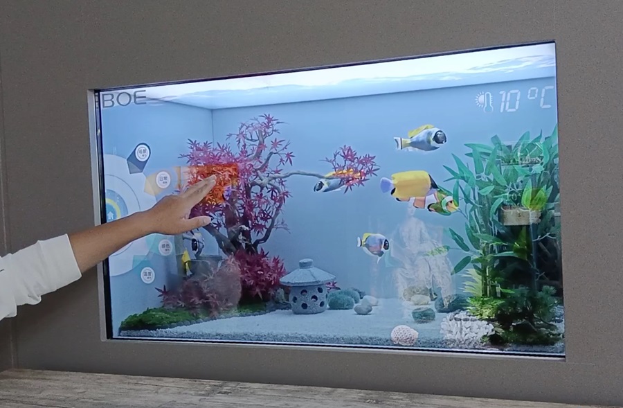 oled透明屏魚缸觸摸互動-蘇州好奇數(shù)字科技.jpg